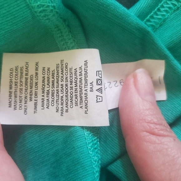 2 Athletic tank tops bundle - Picture 6 of 7